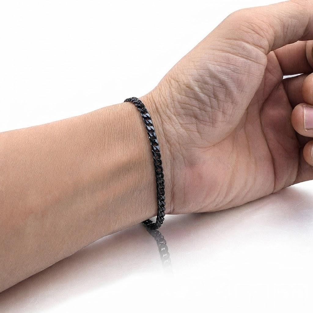 Schwarzes Kettenarmband aus Edelstahl für Männer, robustes Design am Handgelenk