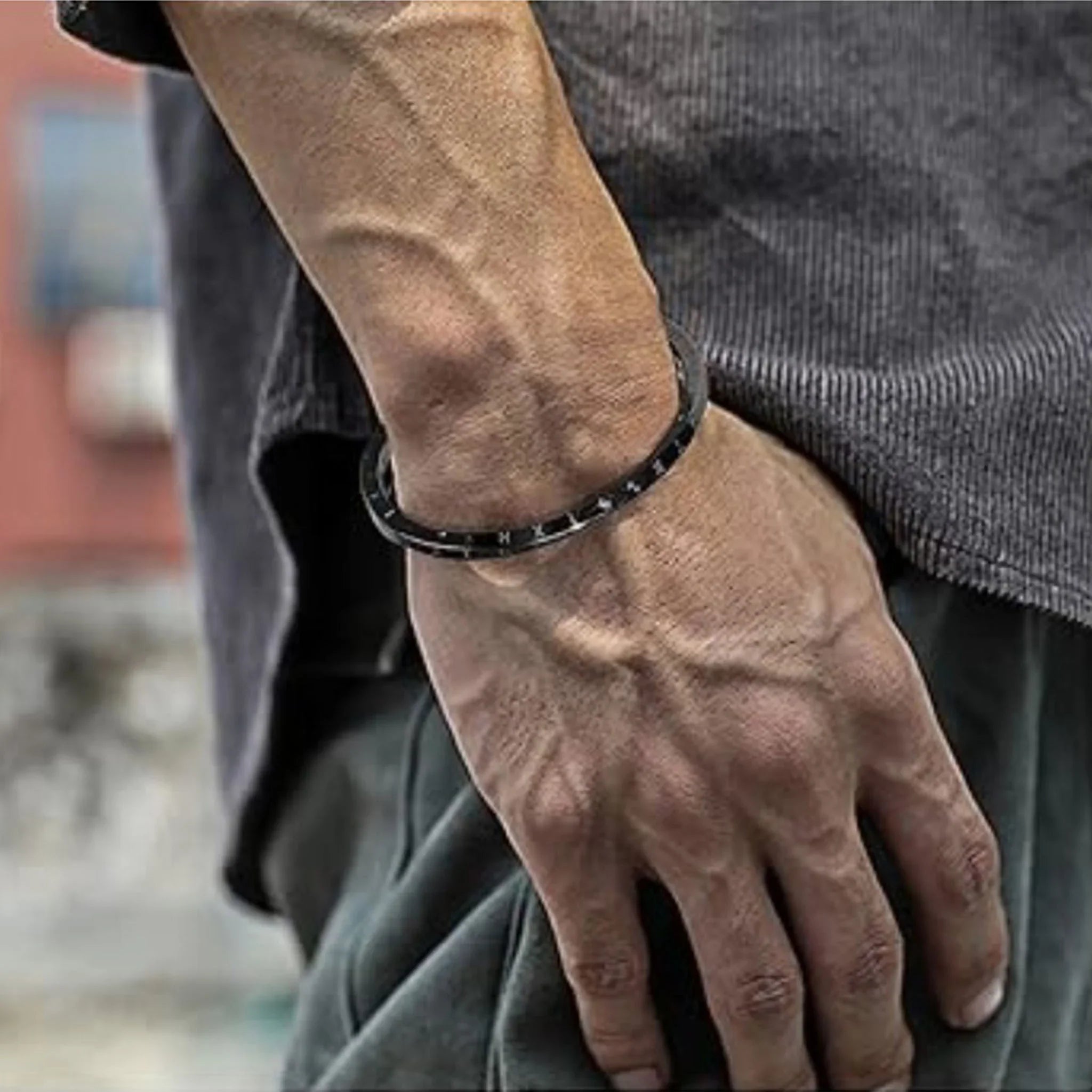 Vikinger Amreif mit Runen Schwarz - ManTrend